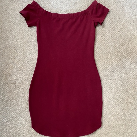 RED OFF THE SHOULDER MINI DRESS - Picture 4 of 4
